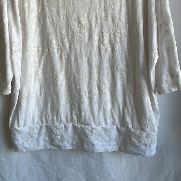 Chico’s white lined subtle floral print top with elbow-length sleeves, sz 3 (XL) - Picture 3 of 7